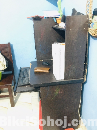 কম্পিউটার টেবিল